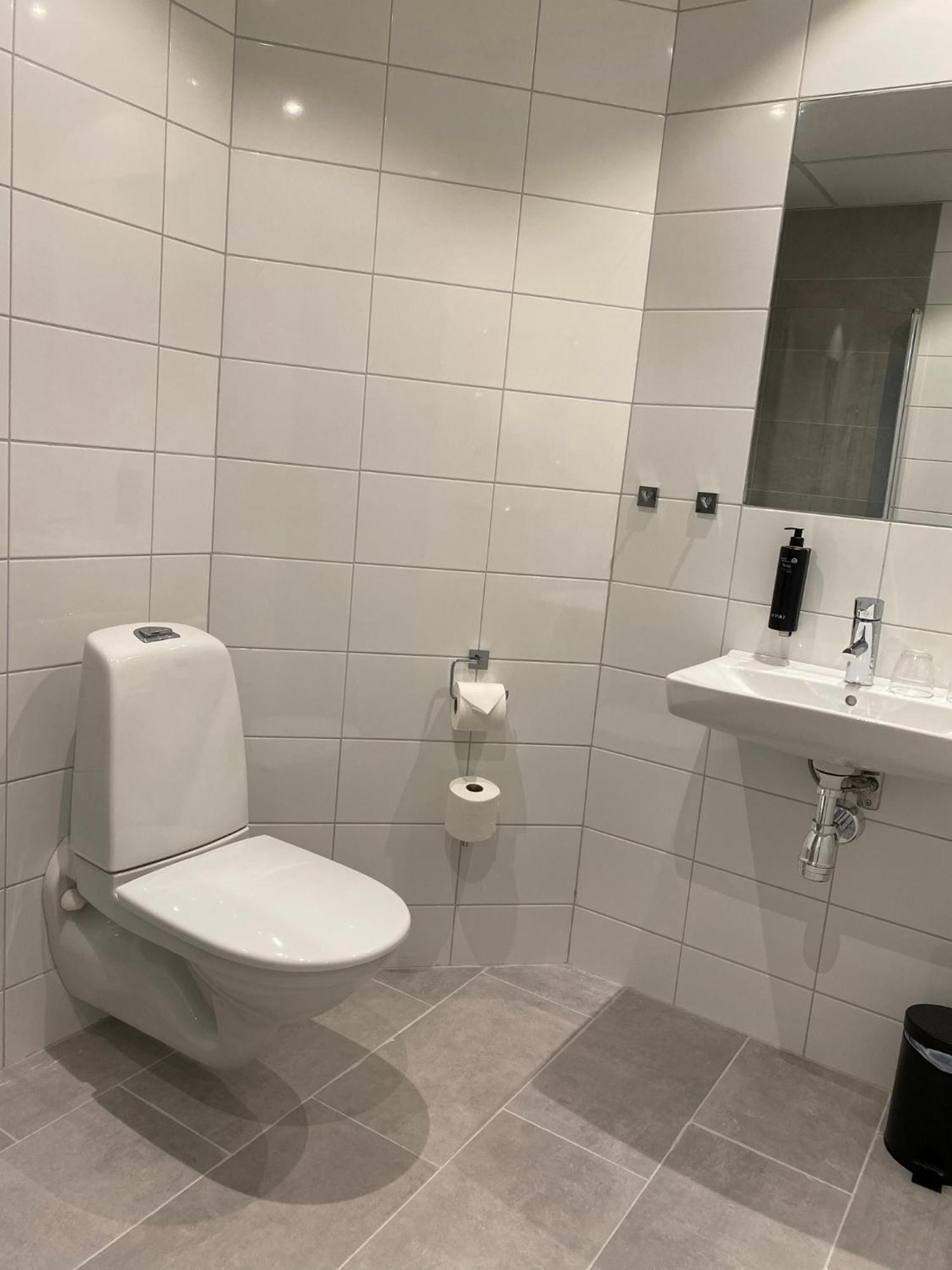 אוסקרשאם Badholmen Restaurang & Hotell מראה חיצוני תמונה